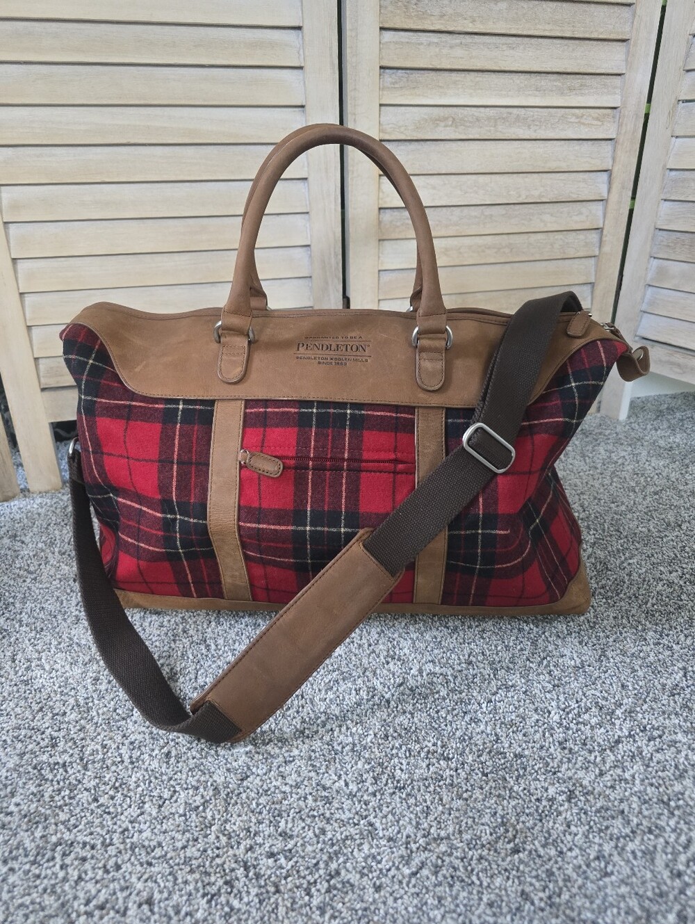 Pendleton Wool Brodie Tartan  Plaid Red Weekender Duffle Bag Leather Trim